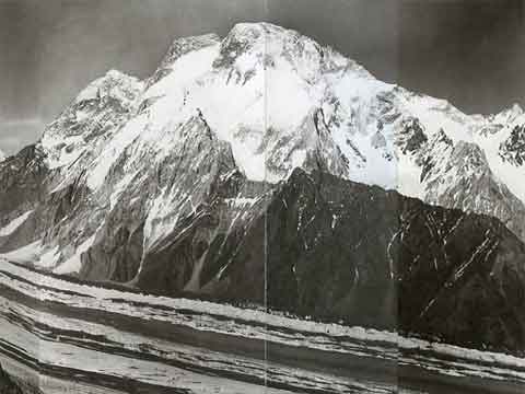 
Summit Vittorio Sella - Panorama Of K2, Broad Peak, Gasherbrum, Chogolisa, Mitre Peak 1909 - Summit: Vittorio Sella book
